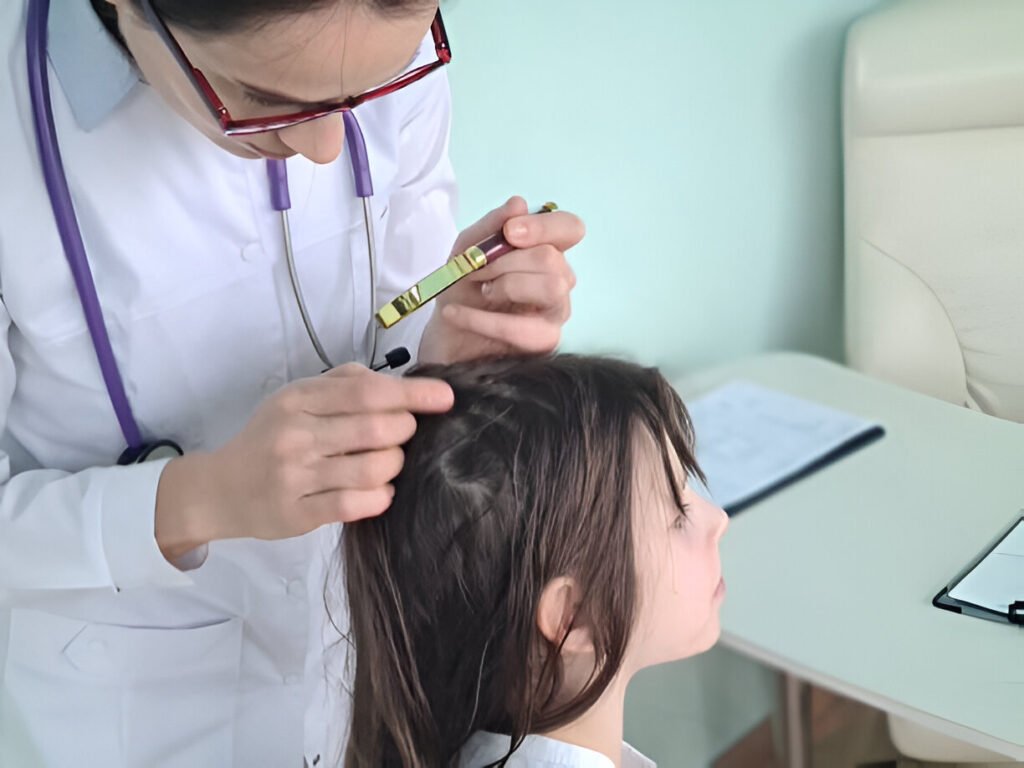 Dandruff vs Lice, How To Tell The Difference?